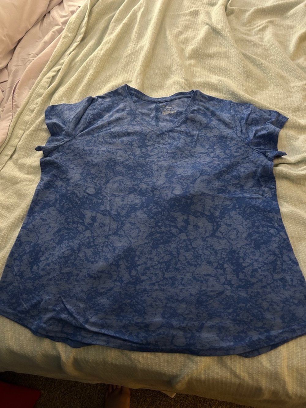 tek gear Blue Floral-Print V-Neck Short Sleeve Tee
